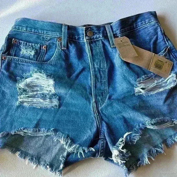 Levi’s - Picture 1 of 4